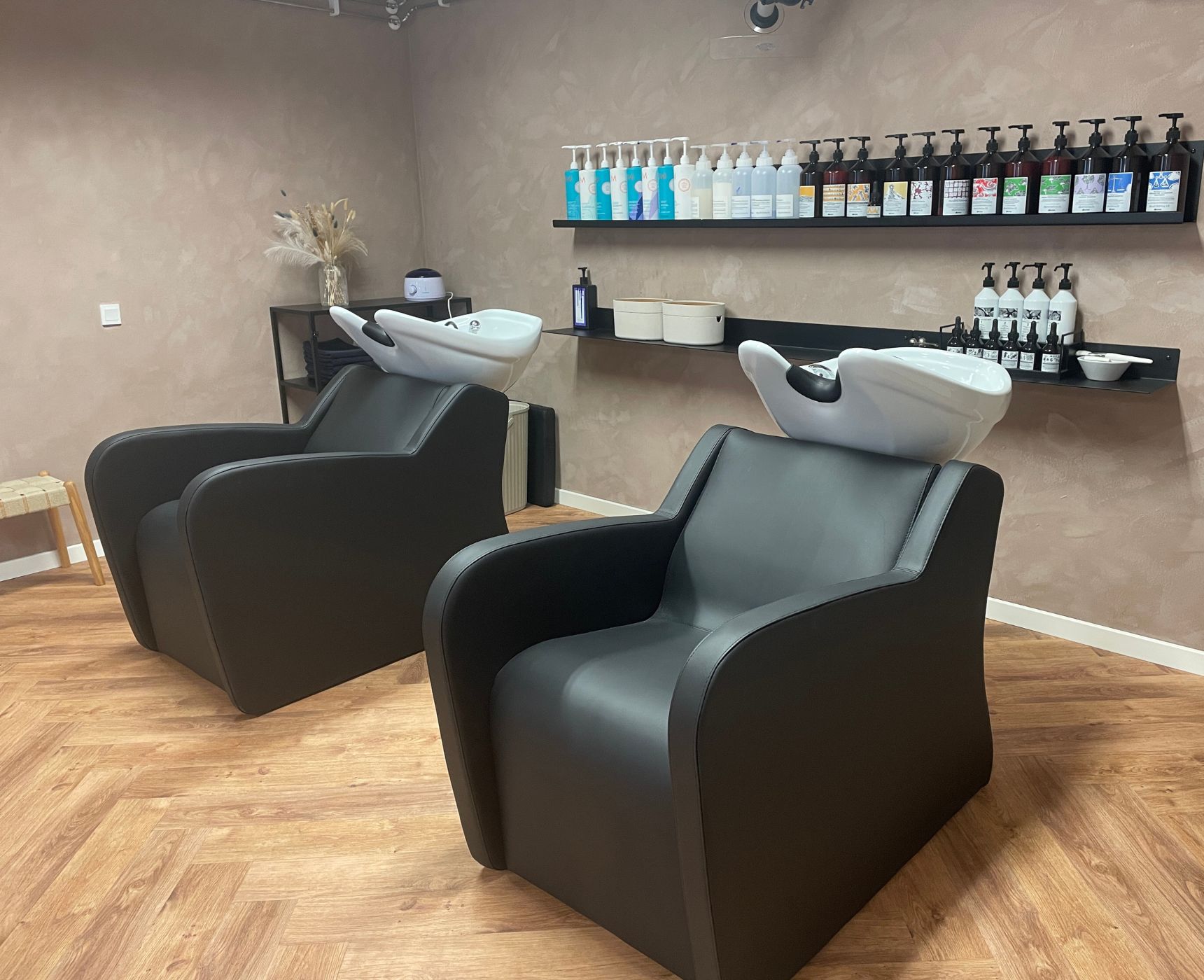 Massagestole i Aura Hair Lounge